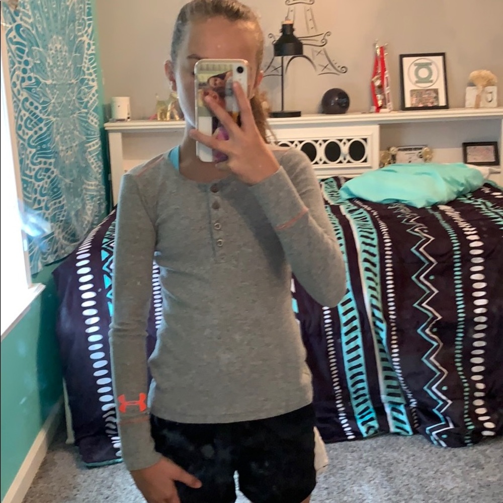 Gray under armor tight fitting long sleeve